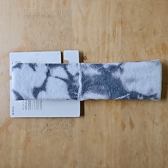 Lululemon Terry Sweatband - Picture 5 of 11